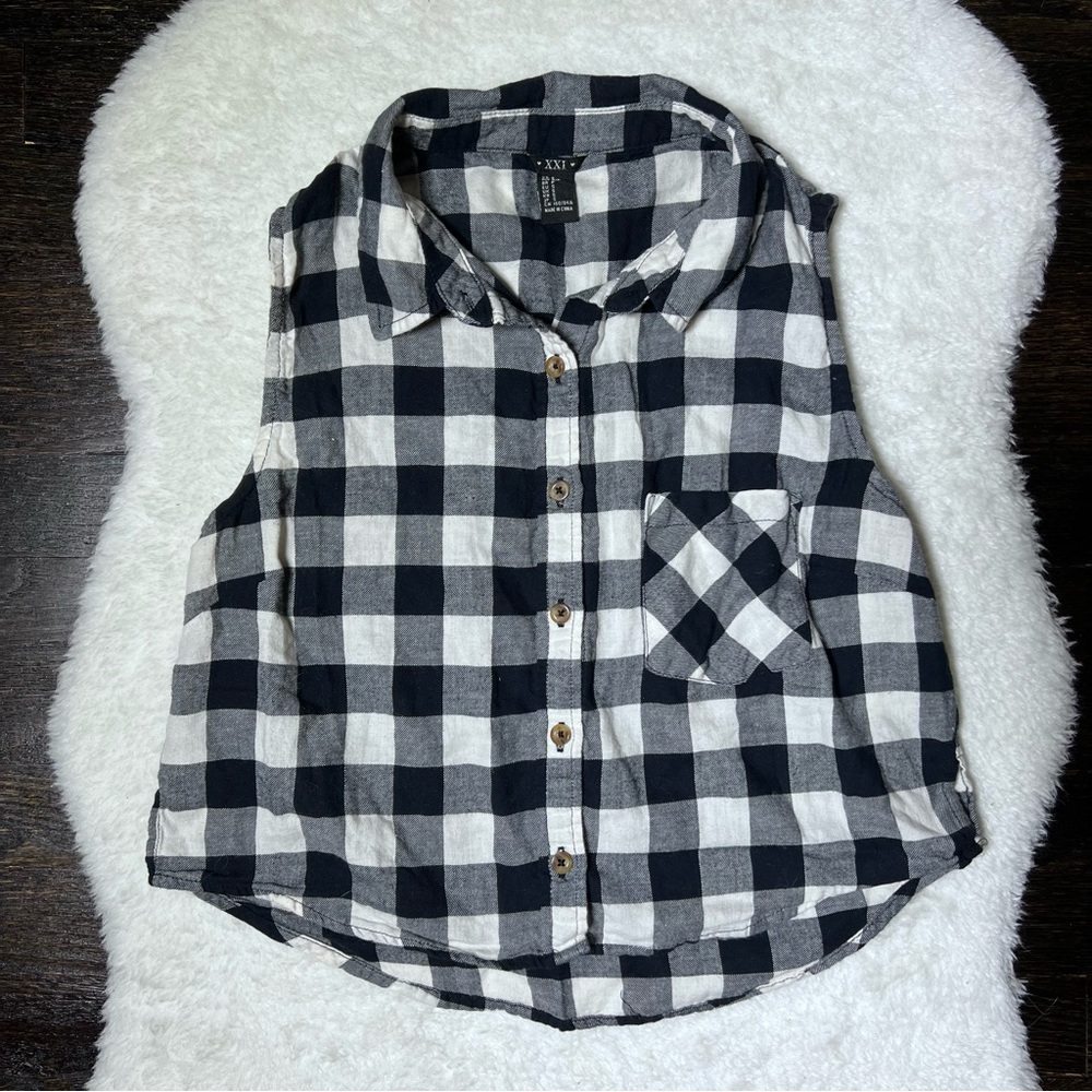 Forever 21 Black and White Buffalo Plaid Sleeveless Button Down Top Small